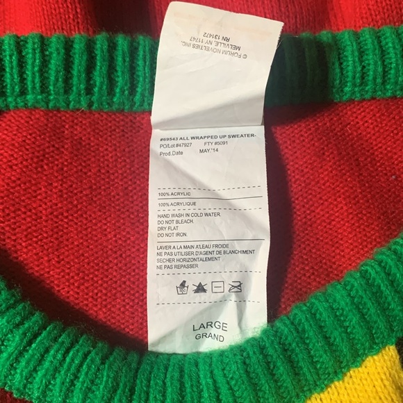 FORUM NOVELTIES INC.-men’s red long sleeve crewneck ‘ALL WRAPED UP SWEATER’ - Picture 10 of 10